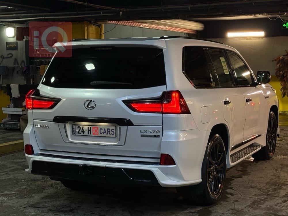 Lexus LX
